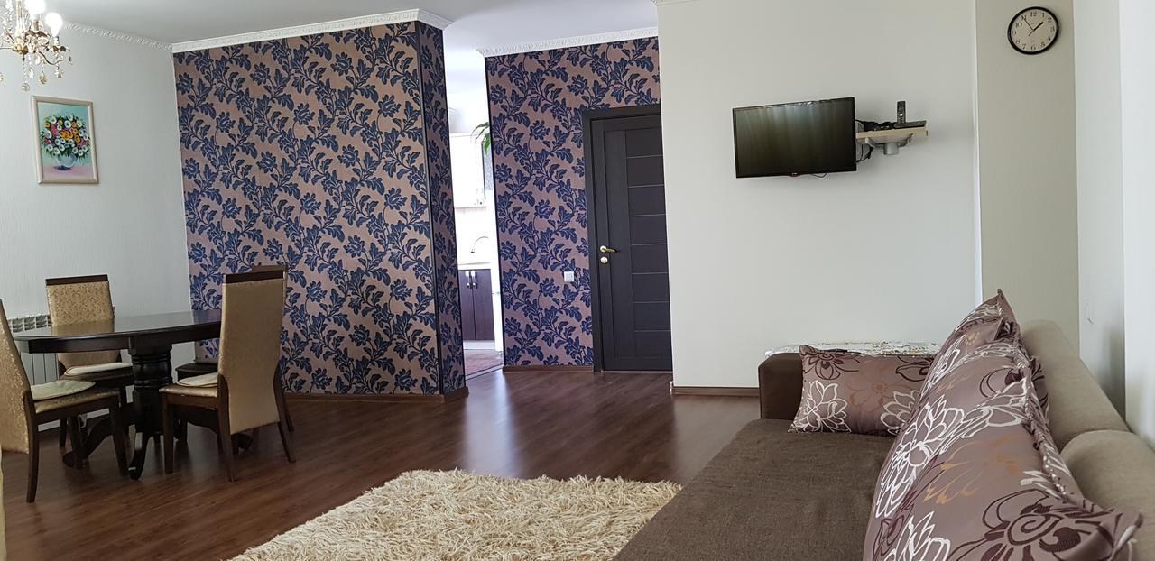 Apartment Lazurniy Астана Екстериор снимка