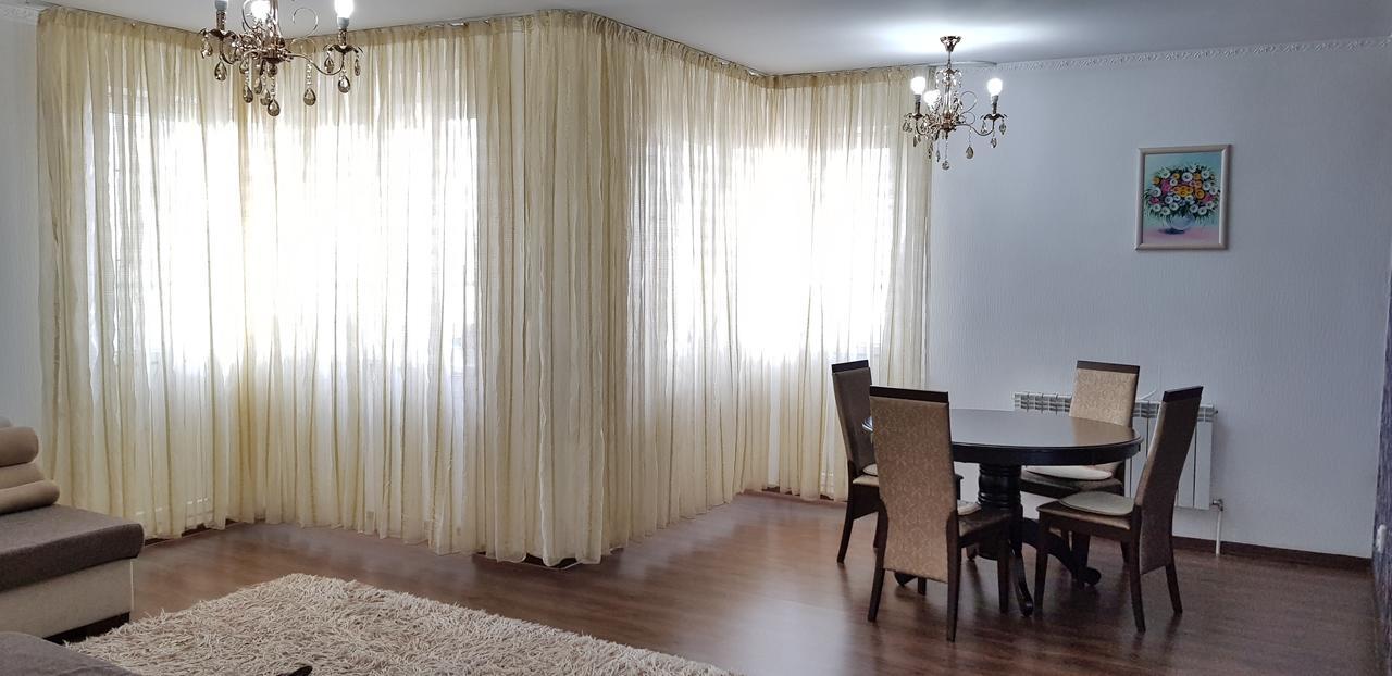 Apartment Lazurniy Астана Екстериор снимка