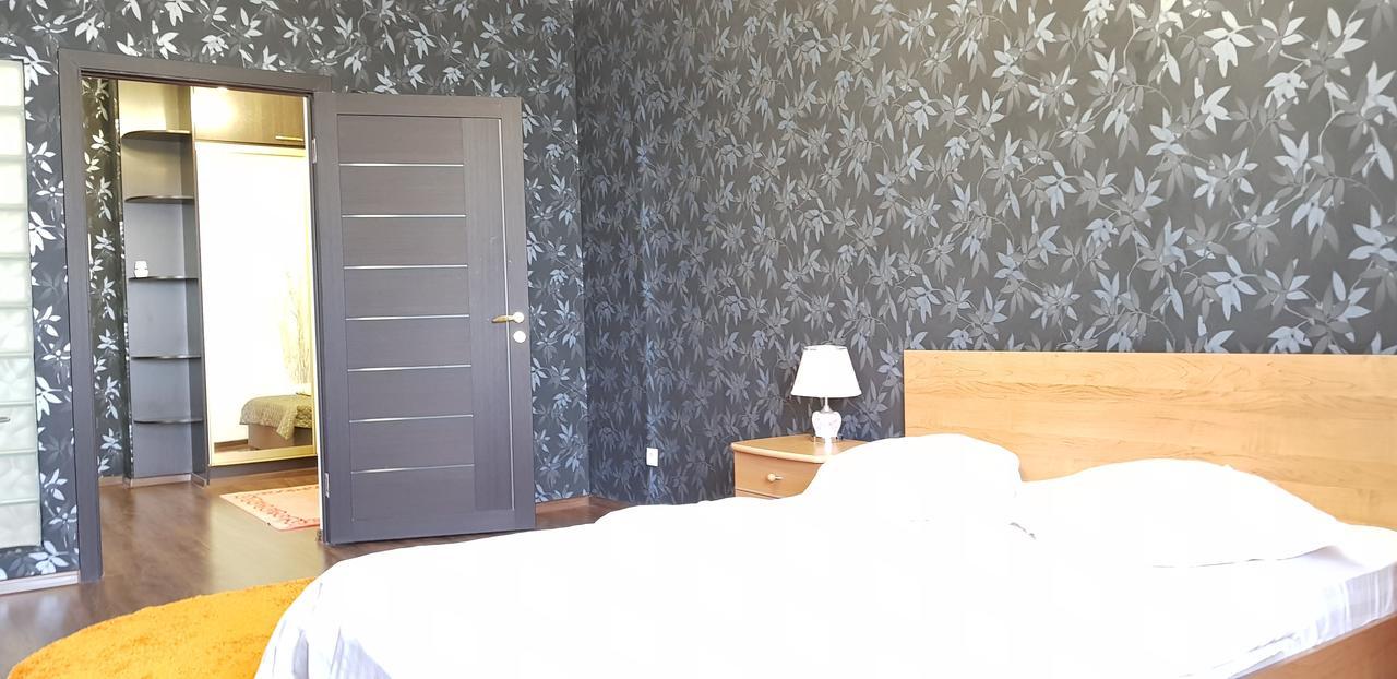 Apartment Lazurniy Астана Екстериор снимка
