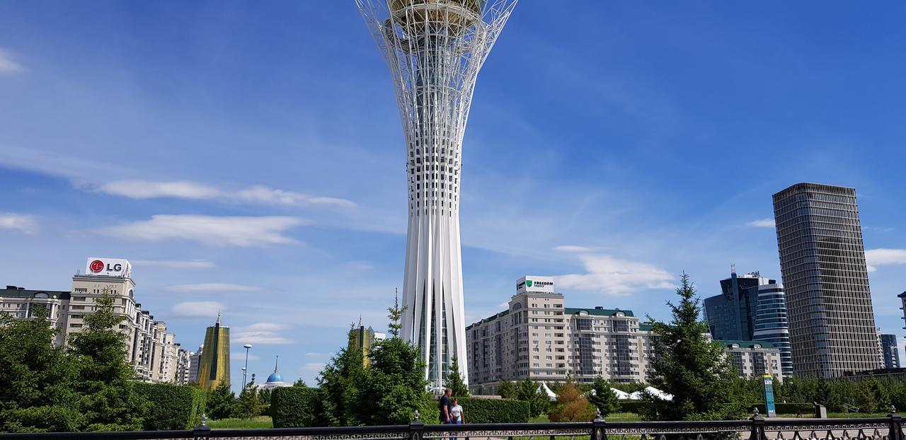 Apartment Lazurniy Астана Екстериор снимка